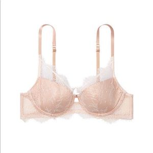🔥 Chantilly Lace Plunge.